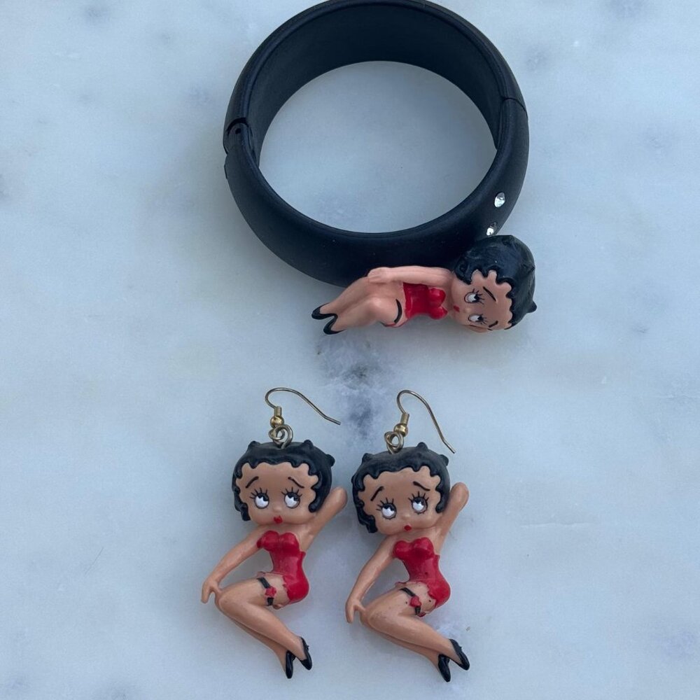 Vintage Betty Boop Black Resin Bracelet 1986 Bully Germany and 2 Earrings